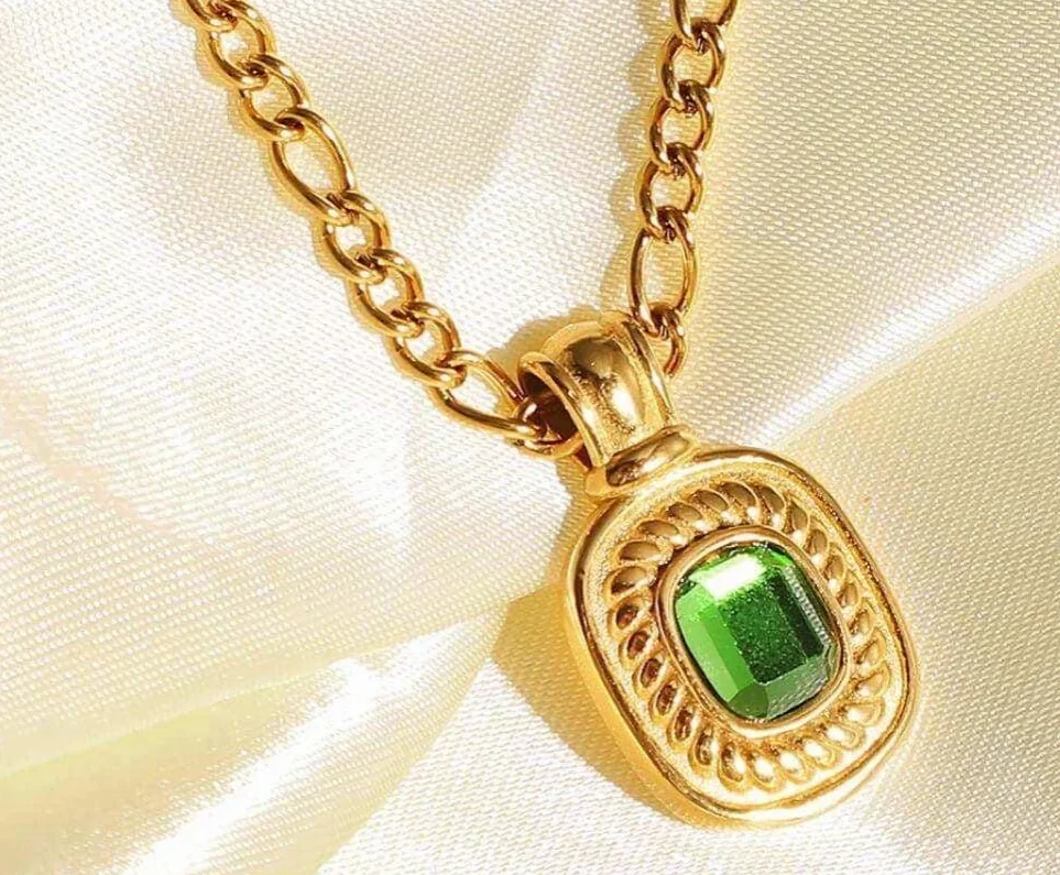 Necklaces & Pendants